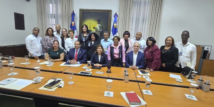 Gobierno y gremios de salud acuerdan enumerar necesidades del sector en busca de respuesta a demandas