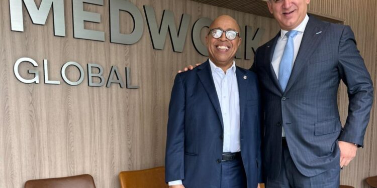 Alfredo Pacheco se somete a cirugía robótica de próstata con el doctor David Samadi