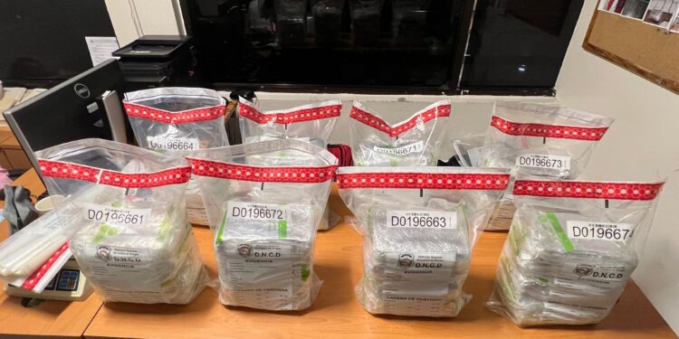 Intervienen extranjero viajaría a España con 40 paquetes de Cocaína