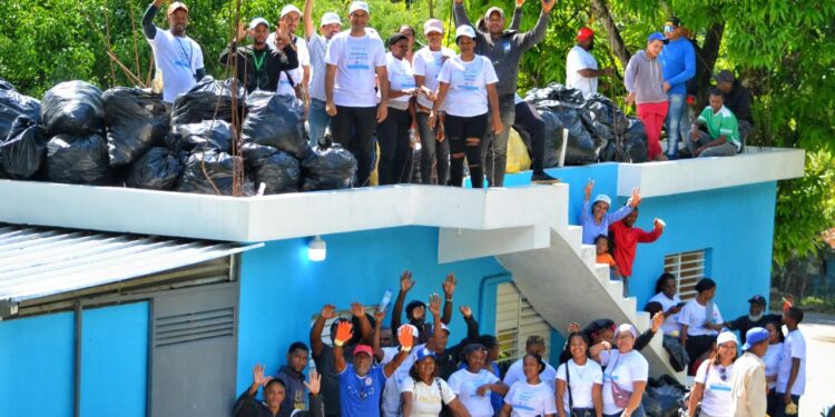 Recolectan más de 30 mil botellas plásticas y 5 mil botellas de vidrio en la iniciativa “Mucha Agua Sin Plástico” en San Cristóbal