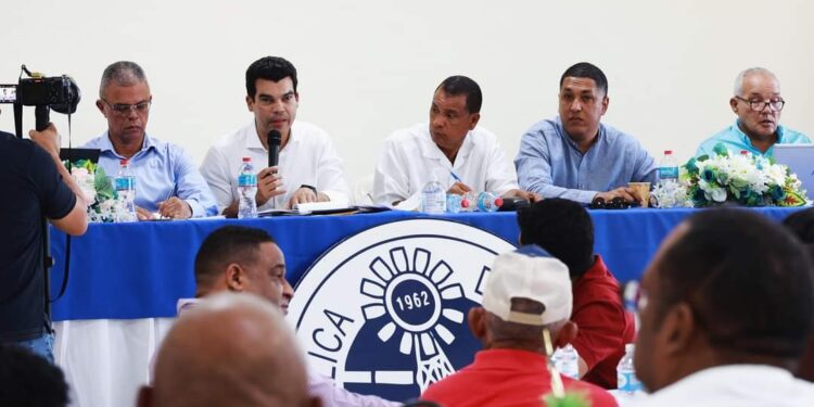 Wellington Arnaud socializa con comunitarios de La Altagracia y San Pedro de Macorís