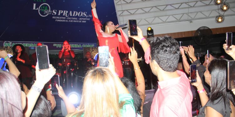 Club Los Prados lleno a capacidad goza a ritmo de&nbsp; Marcel y El Blachy