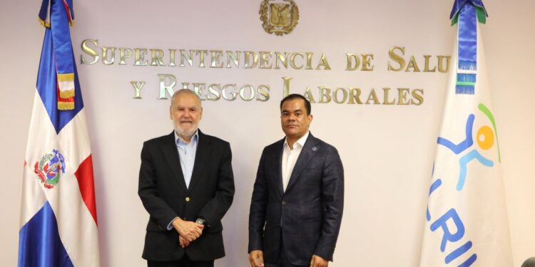 DIDA y SISALRIL socializan mecanismos para sancionar cobros indebidos en servicios de salud