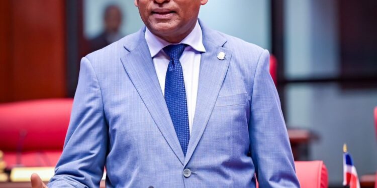 Senador Julito Fulcar “es discutible” la eliminación de exoneraciones a legisladores