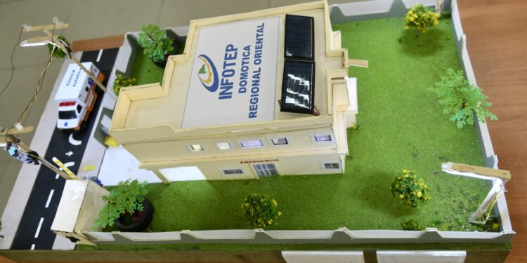 INFOTEP presenta maqueta de clínica de estética domotizada en Feria de Libro 2024