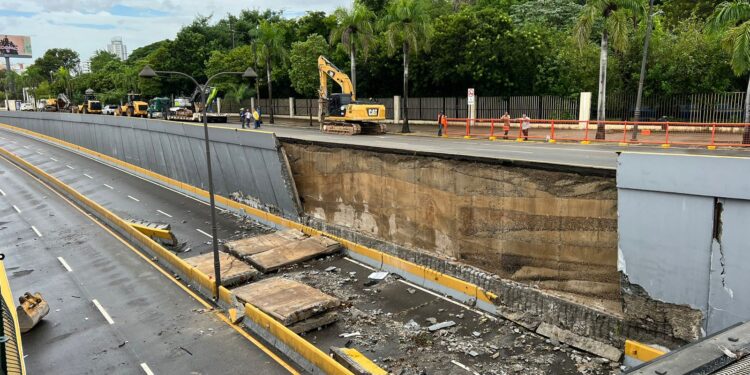 Ciudadanos consideran autoridades se descuidan con los puentes y pasos a desniveles
