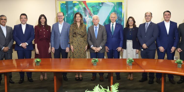 Cinco empresas del Centro Financiero BHD se unen a primer fideicomiso patrimonial educativo del país