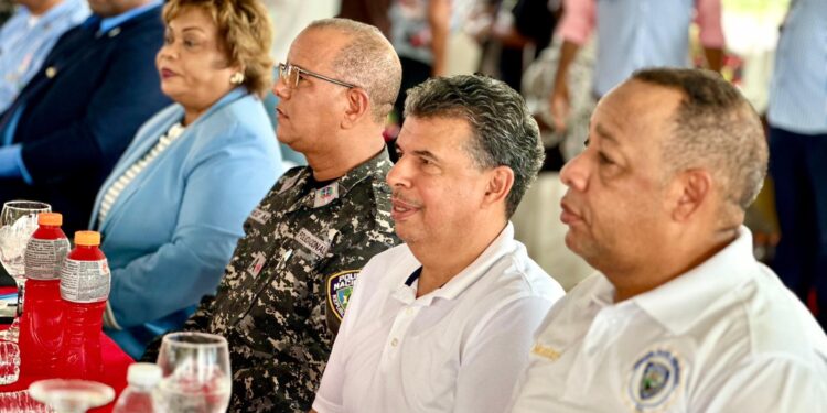 Policía Comunitaria lleva soluciones al sector Montes de Los Olivos SDE junto a instituciones Gubernamentales