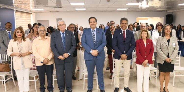 Ministro de Salud, Víctor Atallah presenta 26 documentos normativos para fortalecer la calidad en la atención sanitaria