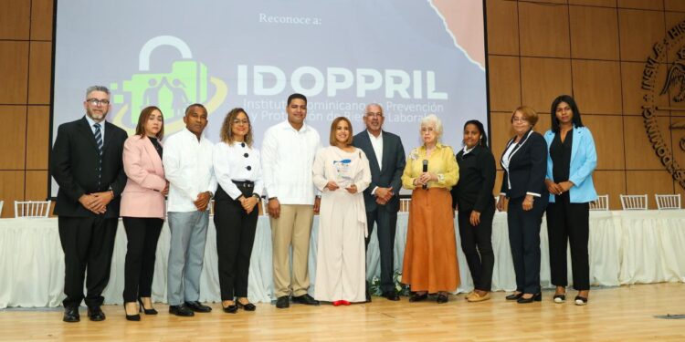Digeig premia al IDOPPRIL por destacada labor en ética y transparencia