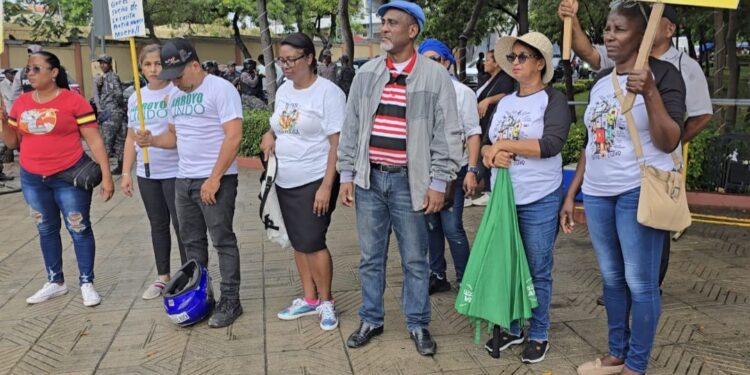 Exigen cese de desalojos forzosos en el Día de los Derechos Humanos