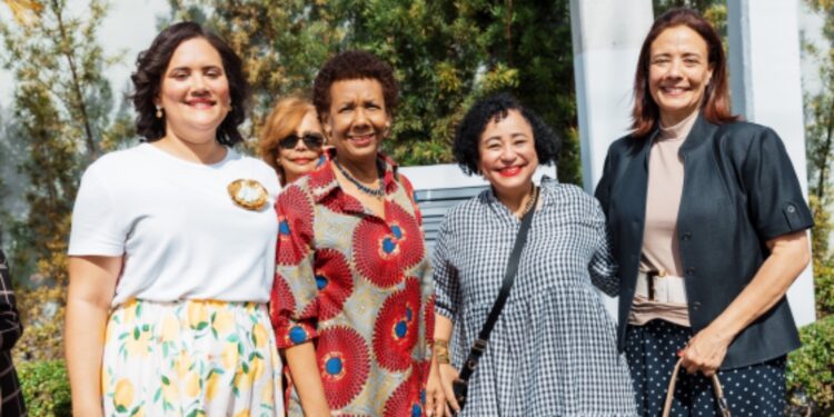 Alcaldía del Distrito Nacional develiza calle en honor a Gladys Gutiérrez