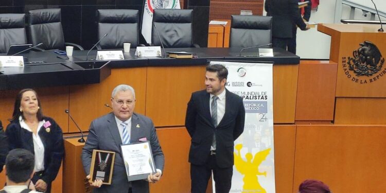 Alcalde de Moca, Miguel Guarocuya Cabral, recibe prestigioso reconocimiento internacional en México