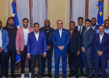 Presidente Abinader celebra Navidad con noche de Grandes Ligas en el Palacio Nacional