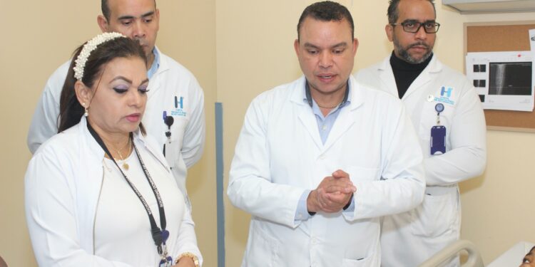 Durante feriado de Navidad Ney Arias Lora asiste más de 400 pacientes