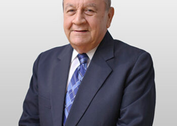 UASD inviste profesor Honorario al doctor Franklin Holguín Haché rector de Unapec