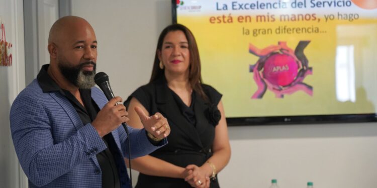 Centro APLAS impulsa la excelencia en el servicio capacitando a sus colaboradores