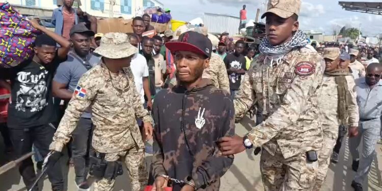 Atrapan otro pandillero haitiano en RD autoridades&nbsp; lo entregan a Haití por paso fronterizo de Dajabón