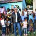 Senador Johnson Encarnación entrega juguetes a niños y niñas de bajos recursos en el Barrero y El Junquito de Hondo Valle