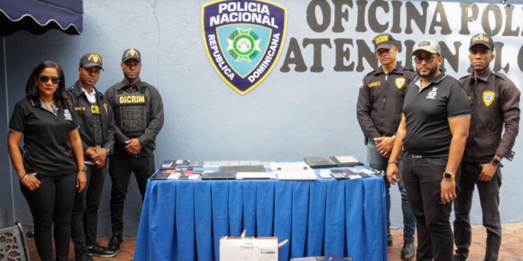 Policía Nacional, junto al Ministerio Público, recupera 79 celulares, 8 laptops y 14 tabletas en operativo en Villa Mella, SDN