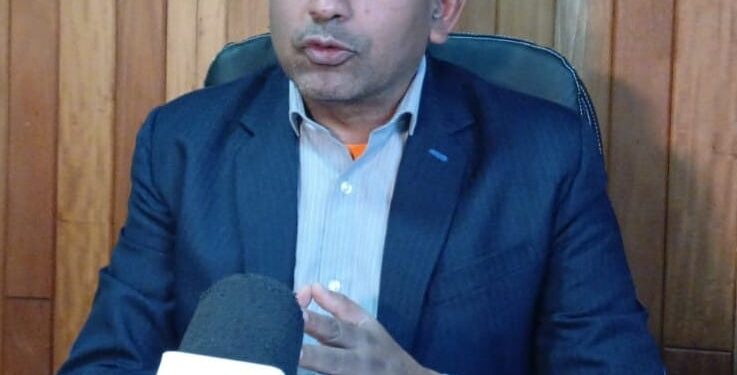 Nelson Gutiérrez denuncia policías secuestran y torturan a jóvenes en Santiago
