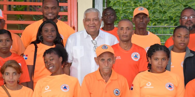 Empresario Ricardo Ramírez Ogando realiza actividad de agradecimiento en honor a miembros Defensa Civil Elías Piña