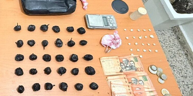 Policía Nacional desmantela punto de venta de drogas en La Vega