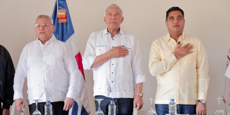 Ministros Kelvin Cruz y Andres Bautista crean alianza en favor del deporte en provincia Espaillat