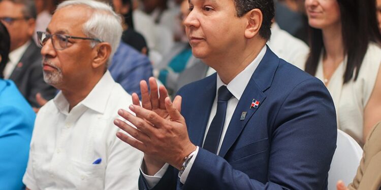 Jesús Andújar desarrolla importantes iniciativas en 100 días de gestión en el Ideice