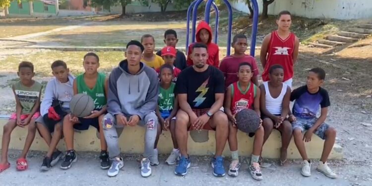 Deportistas de Cabral Barahona exigen retomar obras deportivas y habilitar más canchas en la zona