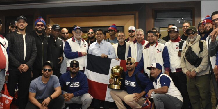 Ministro de Deportes Kelvin Cruz recibe los campeones de la Serie del Caribe