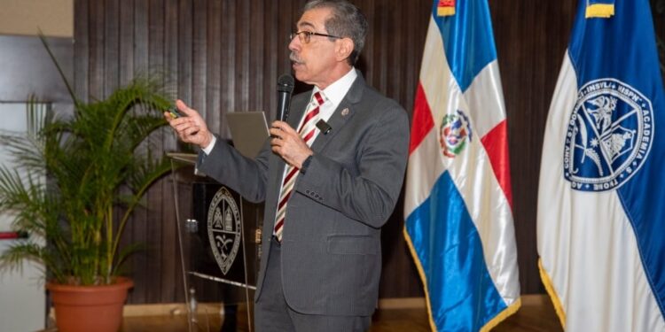 Asjana David dicta magistral conferencia “Lineamientos Generales de Gestión Universitaria”