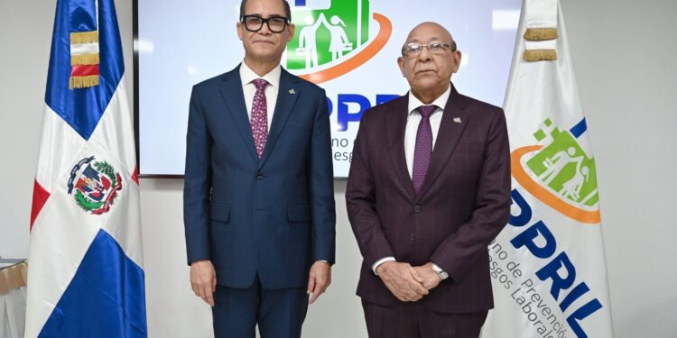 Juramentan ministro de Trabajo como presidente del Consejo Directivo IDOPPRIL