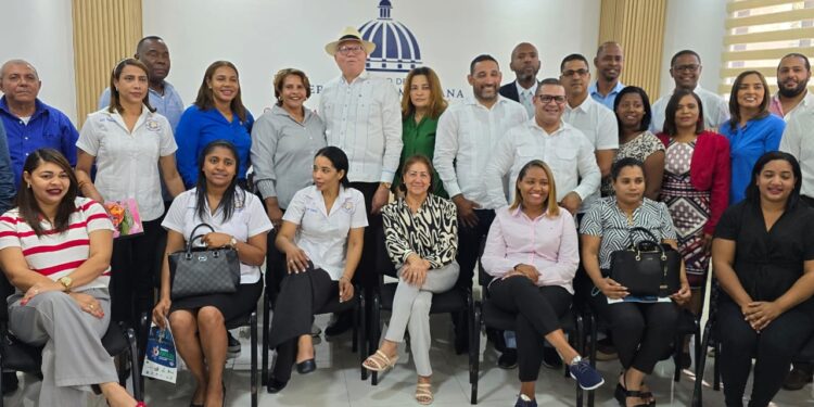 Ley Residuos Sólidos recibe respaldo de alcaldes y miembros de la sociedad civil de la región Este