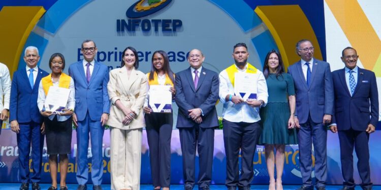 Líderes políticos, sindicales y empresariales aplauden a INFOTEP por su contribución al futuro laboral del país