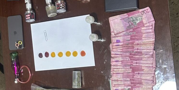 Ocupan armas, drogas y dinero en efectivo durante allanamiento en vivienda Jarabacoa