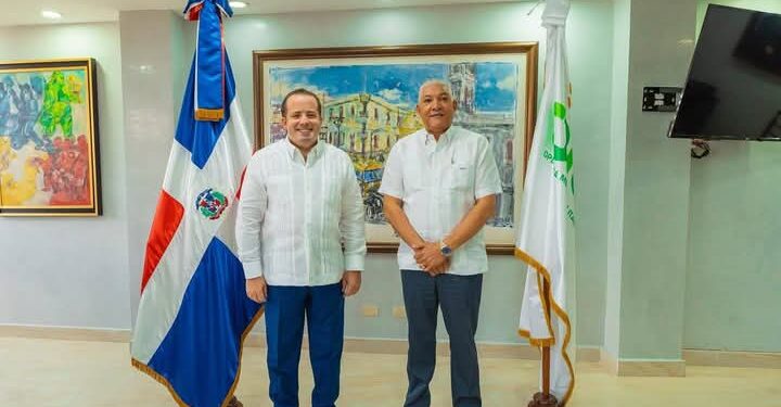 Ministro José Paliza visita las instalaciones de la OMSA