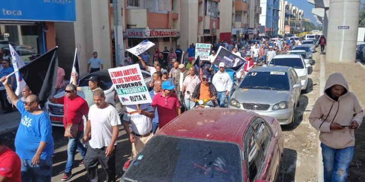 Choferes Zona Norte de Santiago paralizaron sus labores en demanda de mejoras para el sector