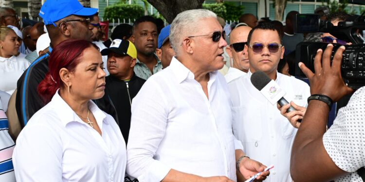 Dirigentes PRM de SDO se concentran en Congreso en apoyo a gestión presidente Abinader