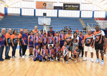 Fundación Los Mina Unidos por Siempre impulsa el baloncesto en San Francisco de Macorís