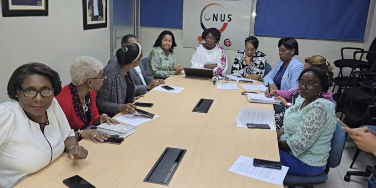 Gremios de enfermería denuncian se les quiere debilitar desde el Servicio Nacional de Salud