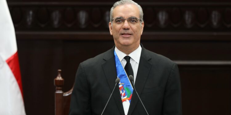 El 68.2% de los dominicanos aprueban gestión de gobierno de Abinader según encuesta Markestrategia