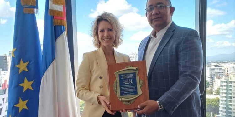 Embajadora Barbry recibe acreditación de Francia como primer país invitado al ADN Bachata World Festival