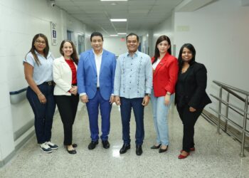 Director de la DIDA visita centro médico UCE y evalúa servicios a los usuarios
