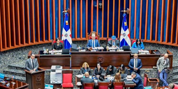 Ricardo de los Santos presenta al ministro de Educación propuestas de transformación educativa y actualización tecnológica para docentes