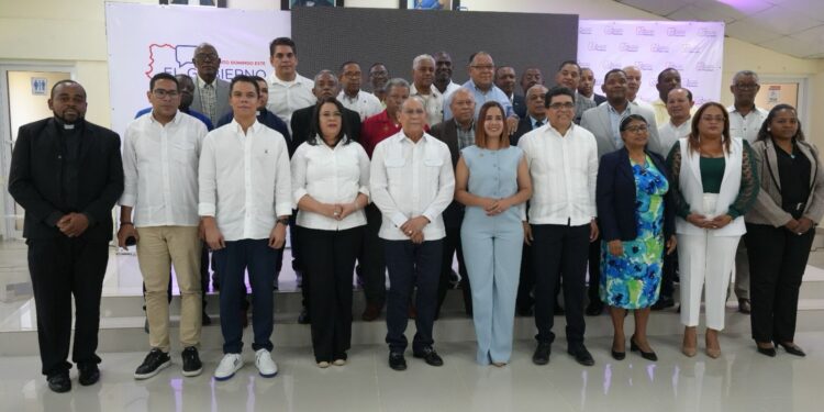 Autoridades y liderazgo acuerdan dar respuestas efectivas a necesidades SDE