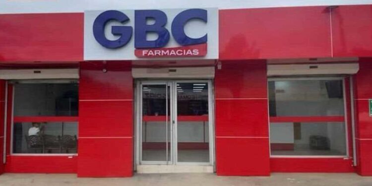 GBC Farmacias aporta más de 14 mil botellas de agua para marcha patriótica en Friusa