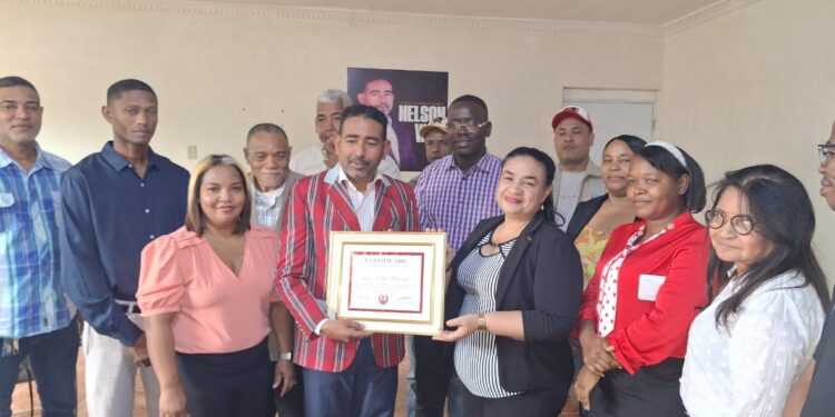 Nelson Gutiérrez recibe la llave de Santo Domingo Norte en reconocimiento a sus aportes a la ciudad