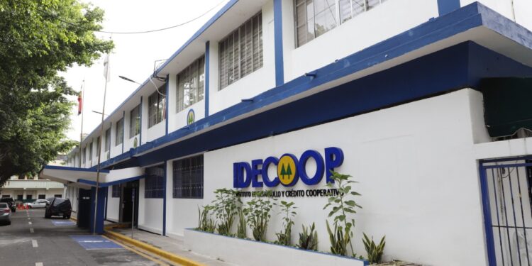 Exempleados del IDECOOP intiman a la institución por incumplimiento en el pago de prestaciones laborales