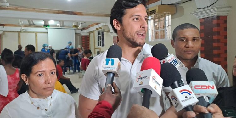 Fundación GBC lleva operativo medico a al Evaristo Morales y Ensanche Quisqueya